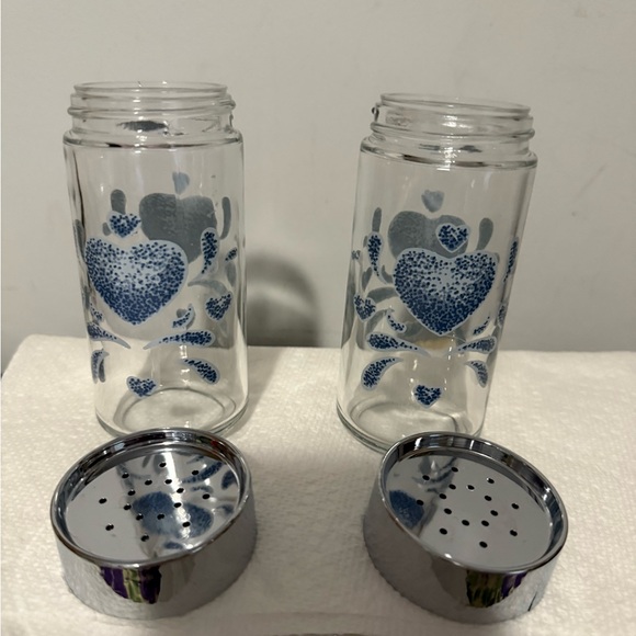 Vintage country heart sponge paint salt and pepper shakers - Picture 3 of 7